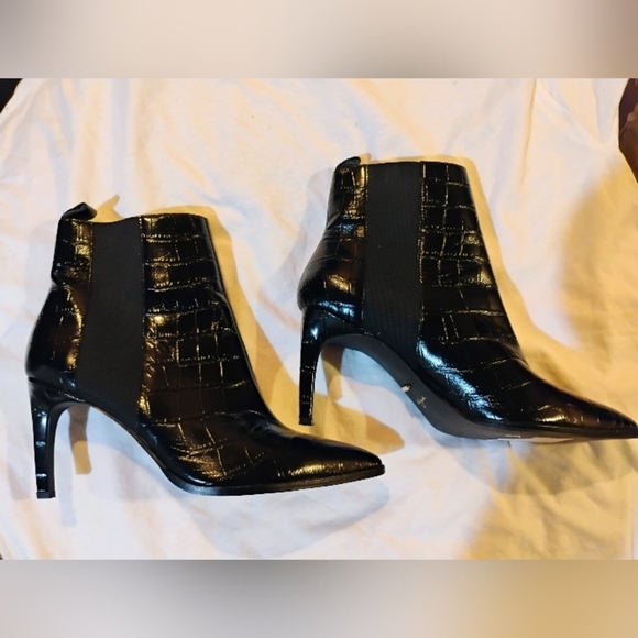 42 Gold Size 8 Black Croc-Embossed Ankle Boots - Picture 6 of 6